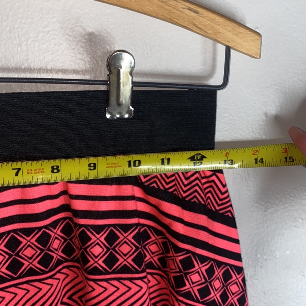 🌵Neon pink & black patterned skirt! - Picture 3 of 7